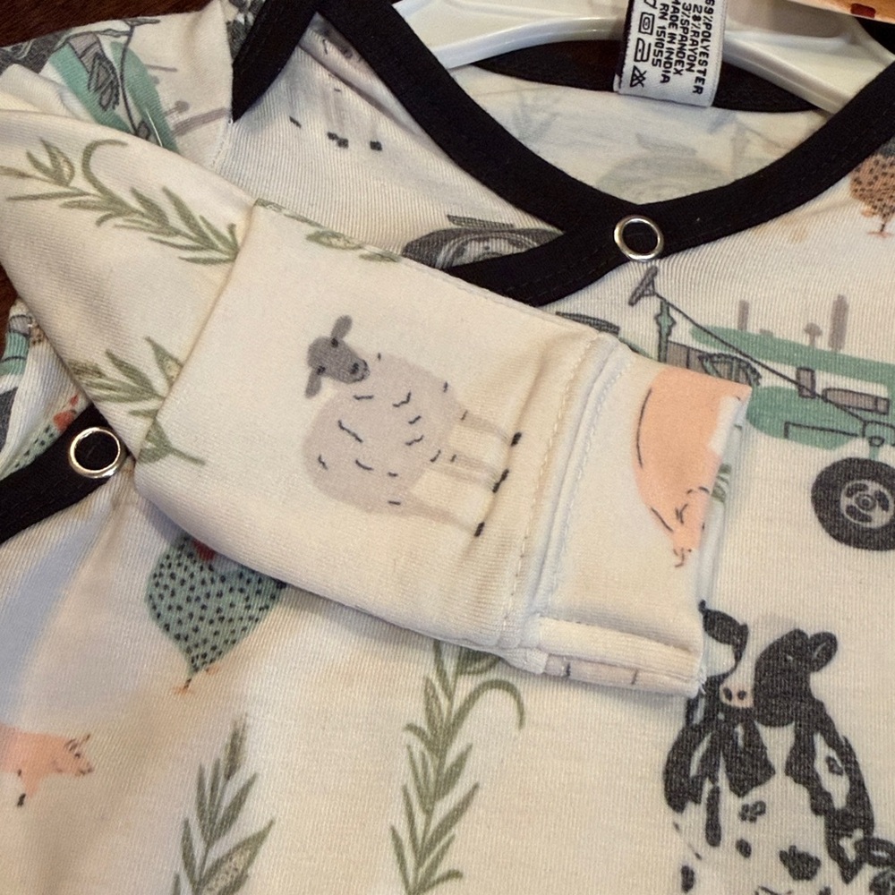 Copper Pearl Newborn Gown Farm Print NWT - Picture 10 of 10